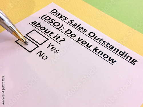 Canvas Print A person is answering question about days sales outstanding (DSO)