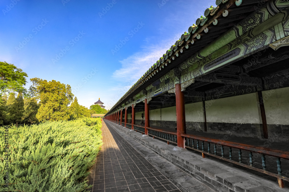 The corridor of Tiantan Park in Beijing, China. Promenade in Tiantan Park, Beijing, China。 The corridor of Tiantan Park in Beijing, China. Promenade in Tiantan Park, Beijing, China。