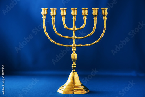Obraz na płótnie Golden hanukkah menorah on blue background