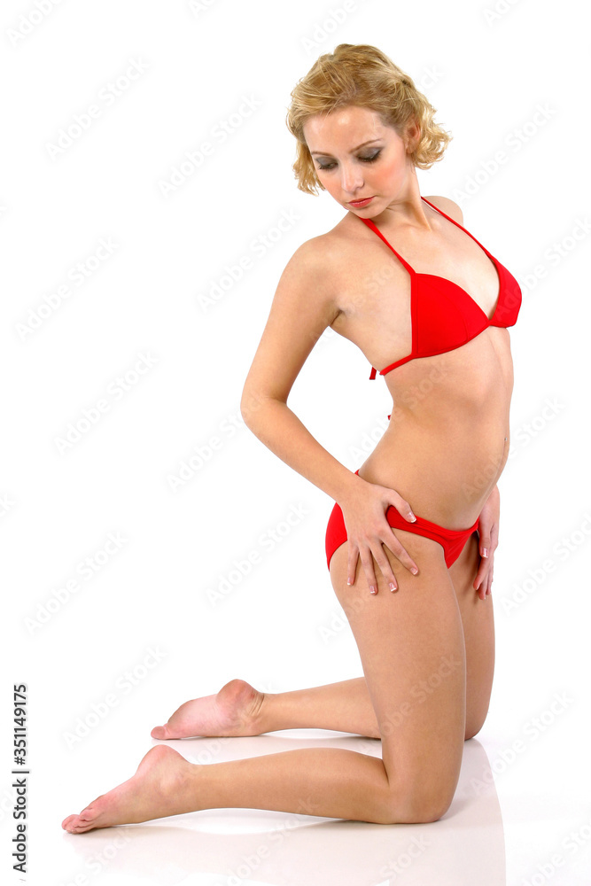 Obraz premium A side view picture of a woman in red bikini kneeling down