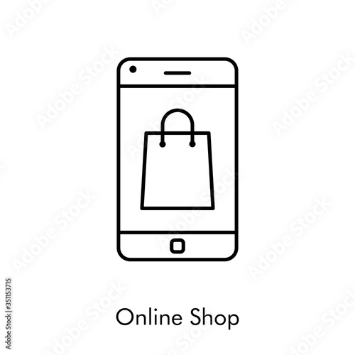 Símbolo de aplicación de tienda en línea. Icono plano lineal con texto Online Shop con bolsa de la compra en teléfono inteligente en color negro