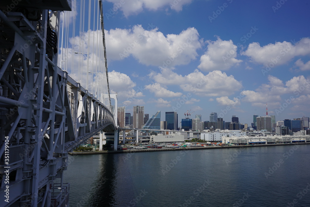 Obraz premium 東京 お台場 ビル群 海辺 東京湾