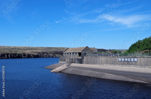 Fototapeta Naklejka Na Ścianę i Meble -  Hydroelectric power station dam, at Winscar Reservoir, Dunford Bridge, South Yorkshire.