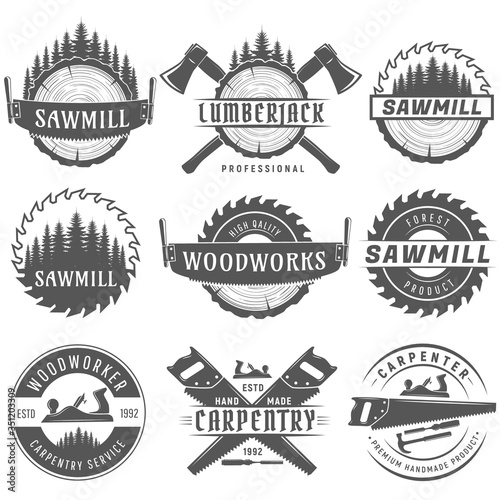 Set of monochrome vector logos emblems end labels for carpentry, woodworkers, lumberjack, sawmill service.Isolated on white background.