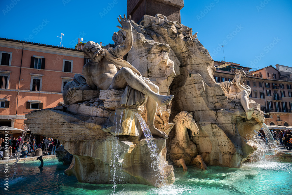 przepiękna fontanna na Piazza Navona w Rzymie - obrazy, fototapety, plakaty 