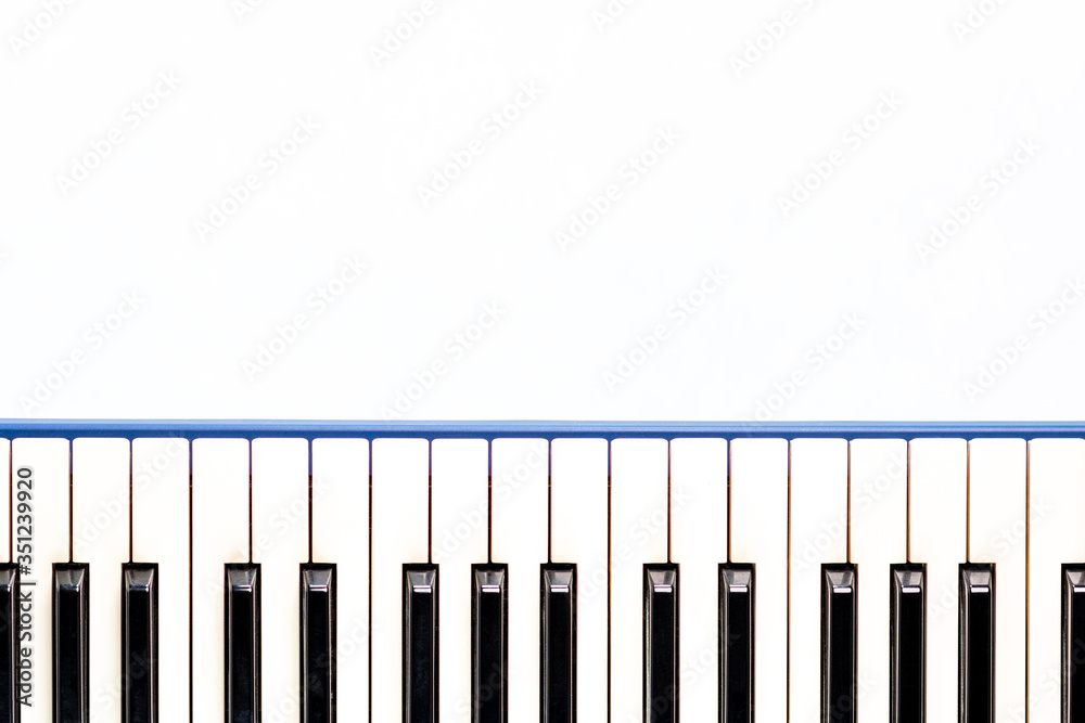 Tastatur eines älteren Instruments unten angeordnet Tastatur eines älteren Instruments unten angeordnet