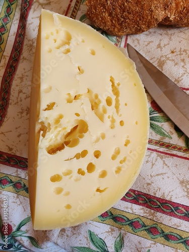 pezzo di caciocavallo campano