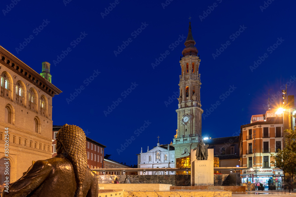 Obraz premium Salvador de Zaragoza Cathedral in Zaragoza, Spain.