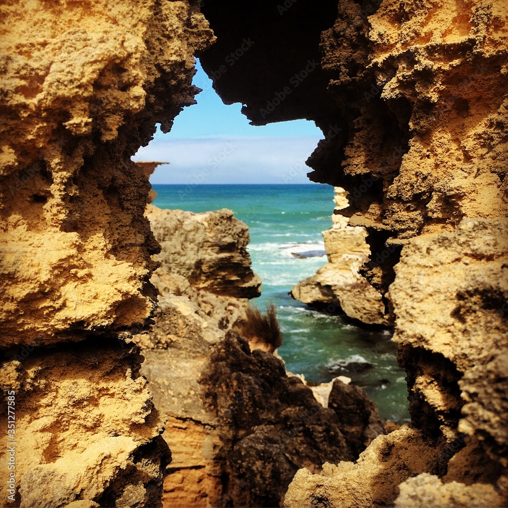 Looking trough the hole to the ocean