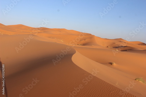 気軽にサハラ砂漠が体験できる メルズーガ（モロッコ） © 徹太郎 酒井