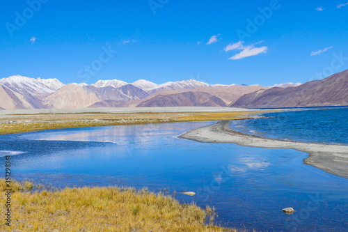Fototapeta Naklejka Na Ścianę i Meble -  Pangong lake  in Ladakh, India.