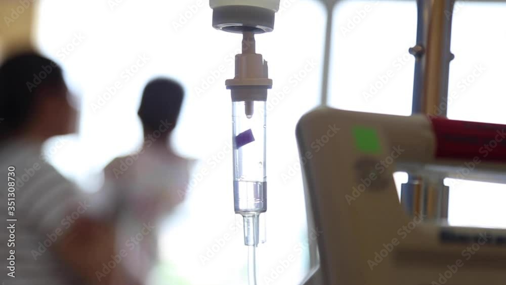 Dripping beads of saline and mother carried a sick child at the hospital Dripping beads of saline and mother carried a sick child at the hospital