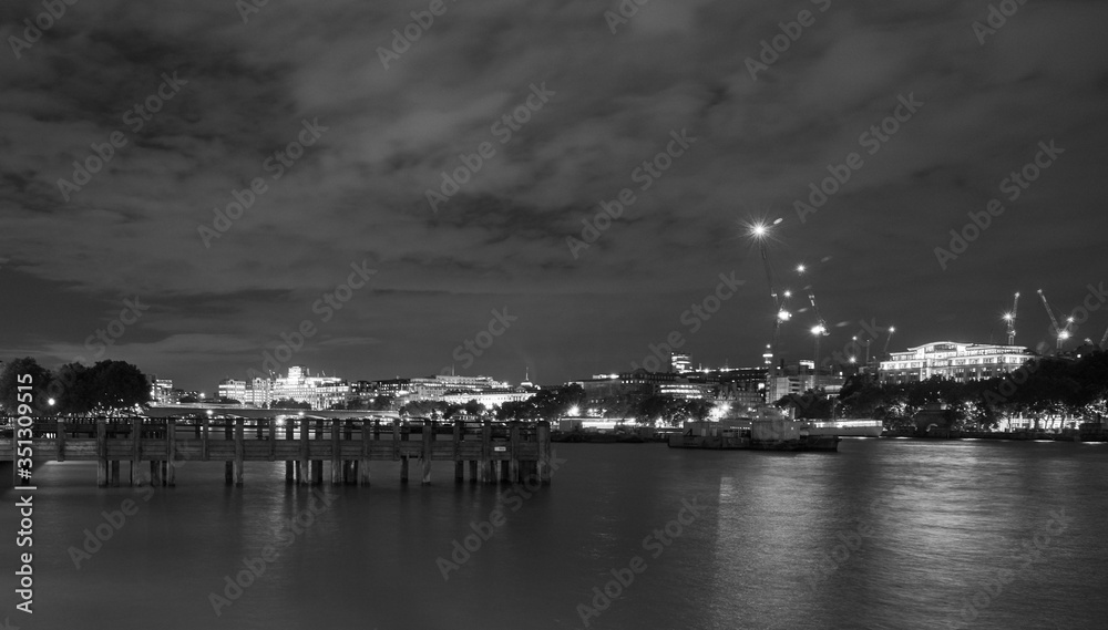 Thames at the night