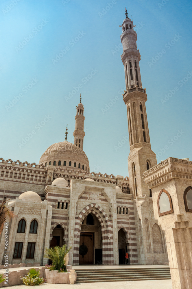 Fototapeta premium President mosque. Against the backdrop of the desert and mountains. Photo on a sunny day..Holidays in 2018.