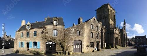 Locronan et son église Saint-Ronan en Bretagne Cornouailles Finistère