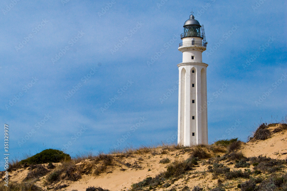 Faro del cabo Trafalgar en la costa de Cadiz, Andalucía, España