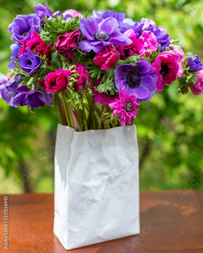 Obraz na płótnie Pink, Purple & Red cut-flower bouquet in a vase. w salonie