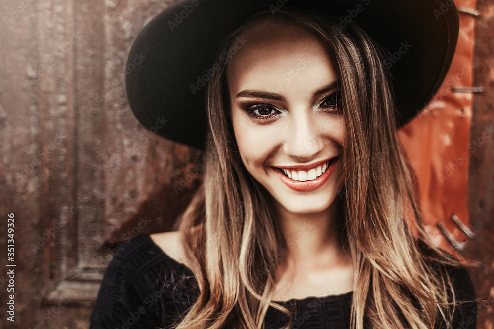 Beautiful woman natural close up face eyes casual female portrait lifestyle beauty girl
Beautiful woman natural close up face eyes casual female portrait lifestyle beauty girl