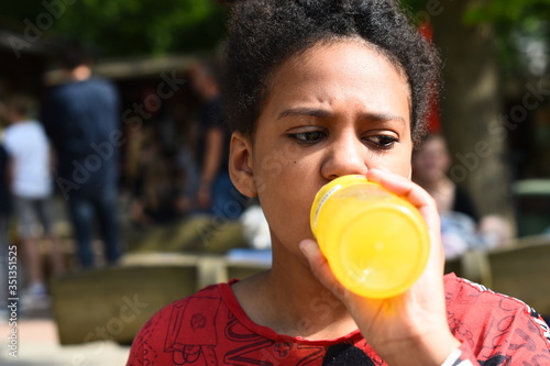 Canvas-taulu child drinking sugary pop from a bottle