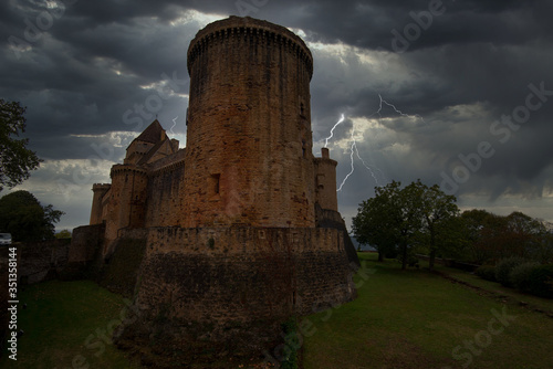 Chateau Bretenoux Castelnau im Tal der Dordogne photo