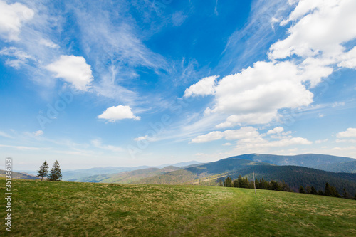 Fototapeta Naklejka Na Ścianę i Meble -  Spring trekking Beskidy Rysianka Romanka