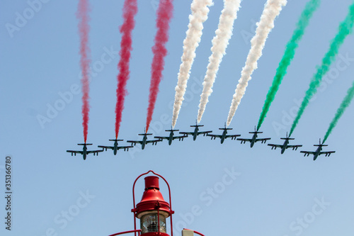 
The tricolor arrows of the Italian Air Force photo