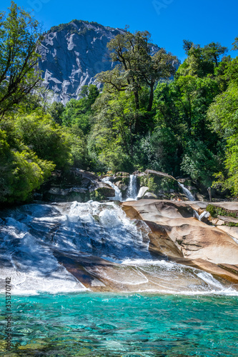 Toboganes de La Junta cercano a Cochamó, Carretera Austral de Chile