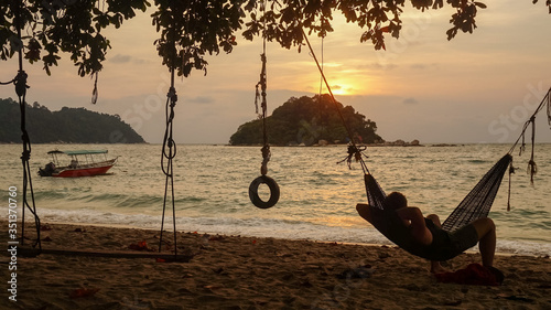 Malaysia, Perak, Pulau Pangkor, In der Hängematte den Tag ausklingen lassen, Insel zwischen Penang und Kuala Lumpur