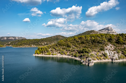Frankreich, Provence-Alpes-Côte d'Azur, Saint-Marc-Jaumegarde, Südfrankreich in der Provence. Barrage De Bimont Talsperre in der Nähe von Aix-en-Provence