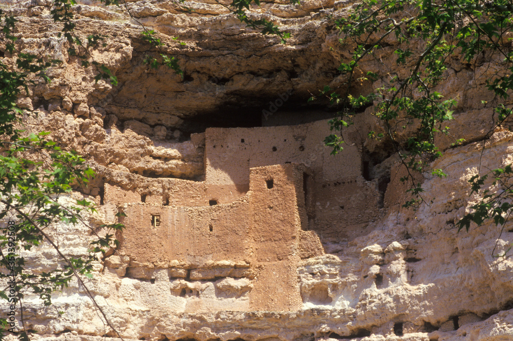 Montezuma's Castle cliff dwelling, AZ