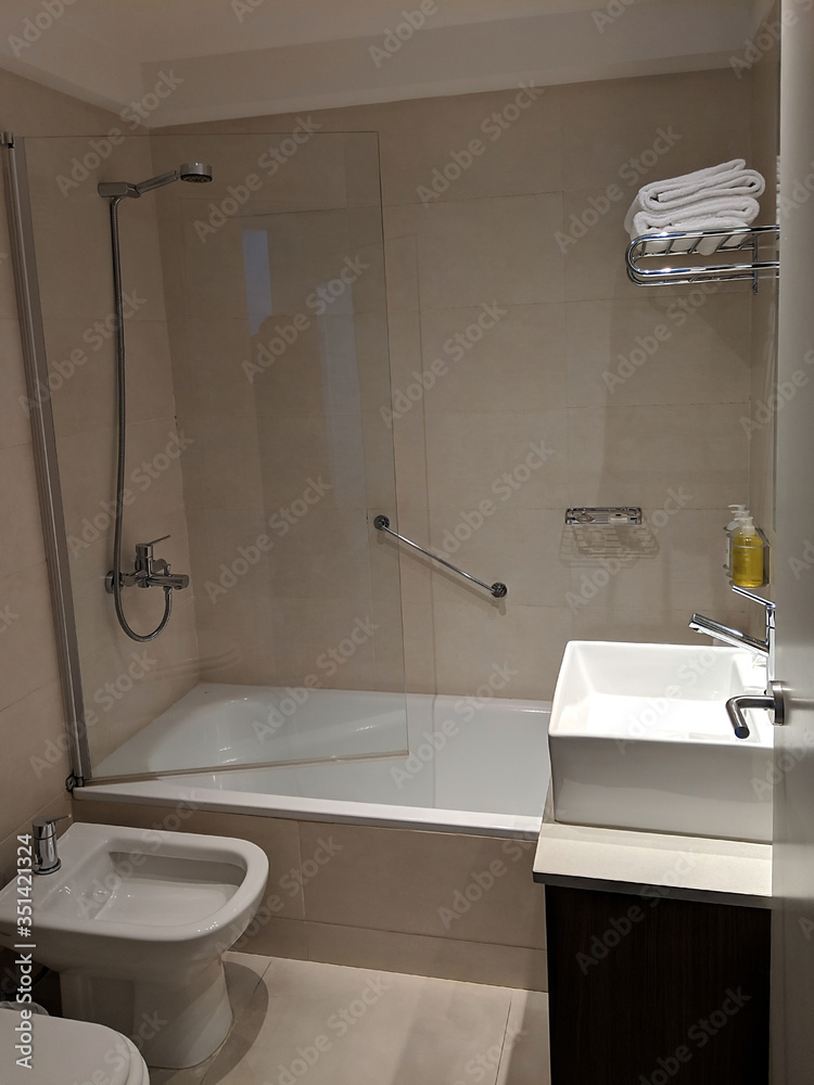 Fototapeta premium Modern interior bathroom with bathtub, bidet and sink