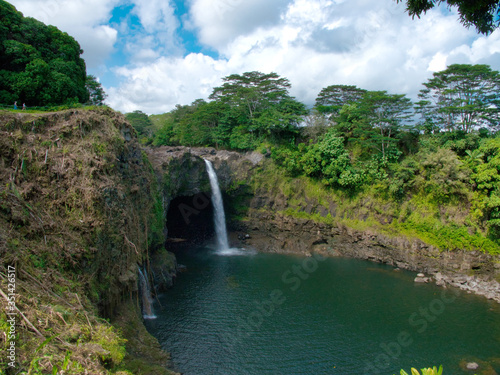 レインボー・フォールズ ハワイ島の滝