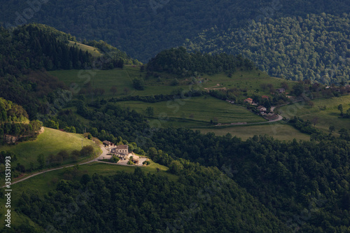 Fototapeta Naklejka Na Ścianę i Meble -  Montagnes du plateau du Vercors