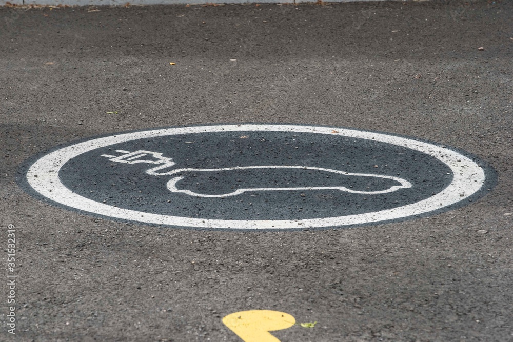 symbol elektroauto Stock Photo | Adobe Stock