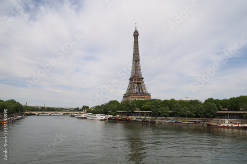 View of the Eiffel Tower from a bridge in Paris after the end of lockdown © M.Etcheverry