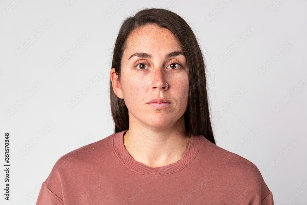 Ταπετσαρία Brunette woman in a neutral mood