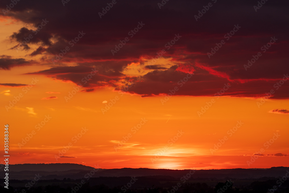 Sonnenuntergang mit Landschaft in Oberösterreich