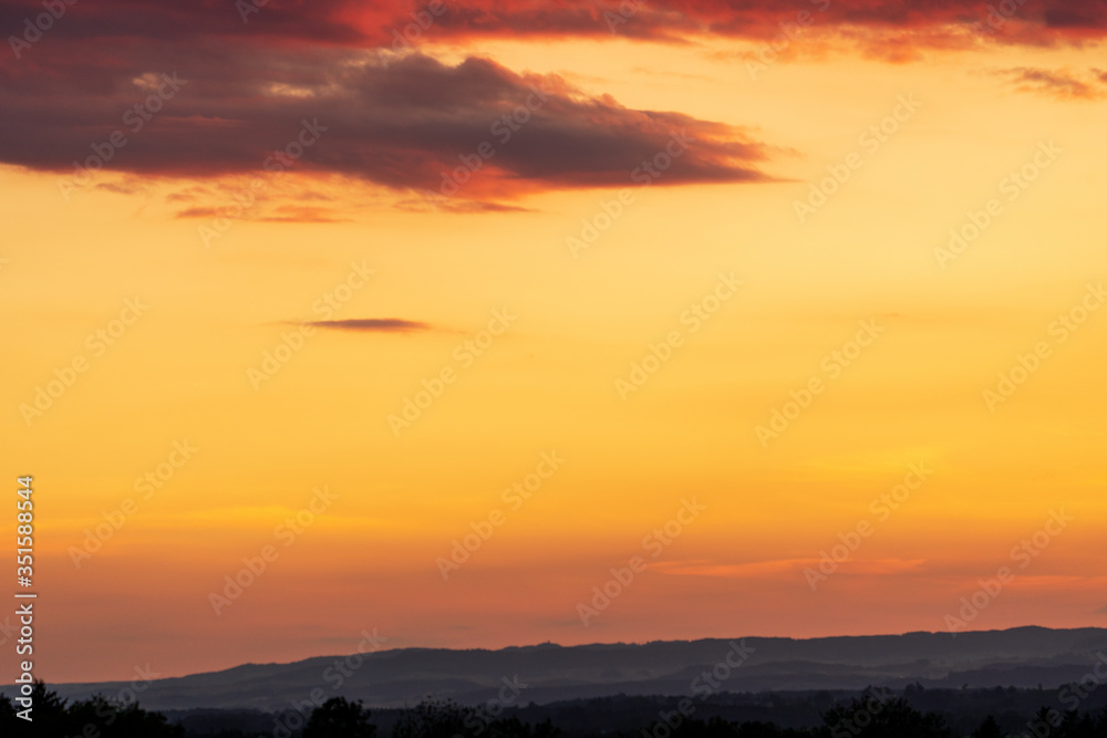 Sonnenuntergang mit Landschaft in Oberösterreich