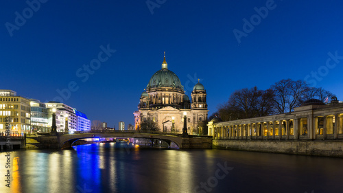 Berliner Dom bei Nacht