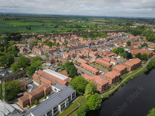 Obraz na płótnie Yarm, North Yorkshire view of the river and the town. w salonie