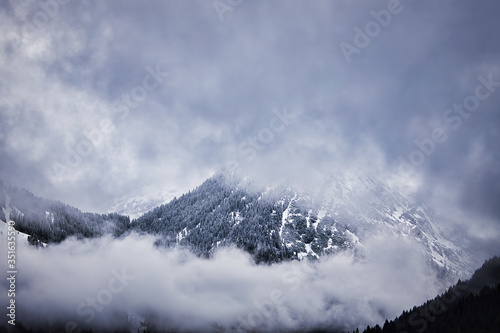 Berglandschaft im Winter. Fotografiert in Südtirol