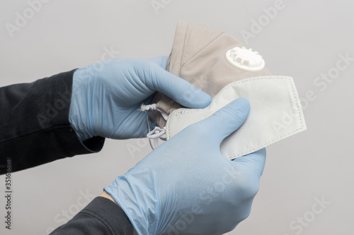 Changing filters in reusable mask with vavle in gloves pm2.5/n95 carbon filter