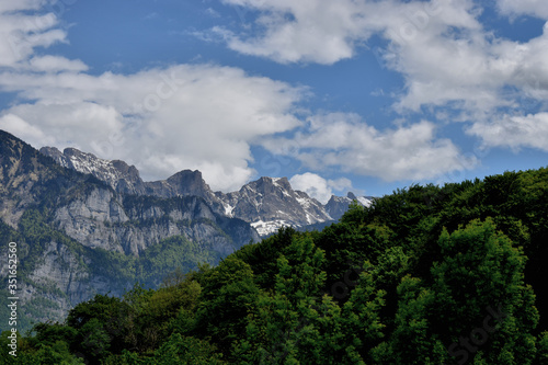 idyllische Panoramalandschaft in der Schweiz im Mai 2020