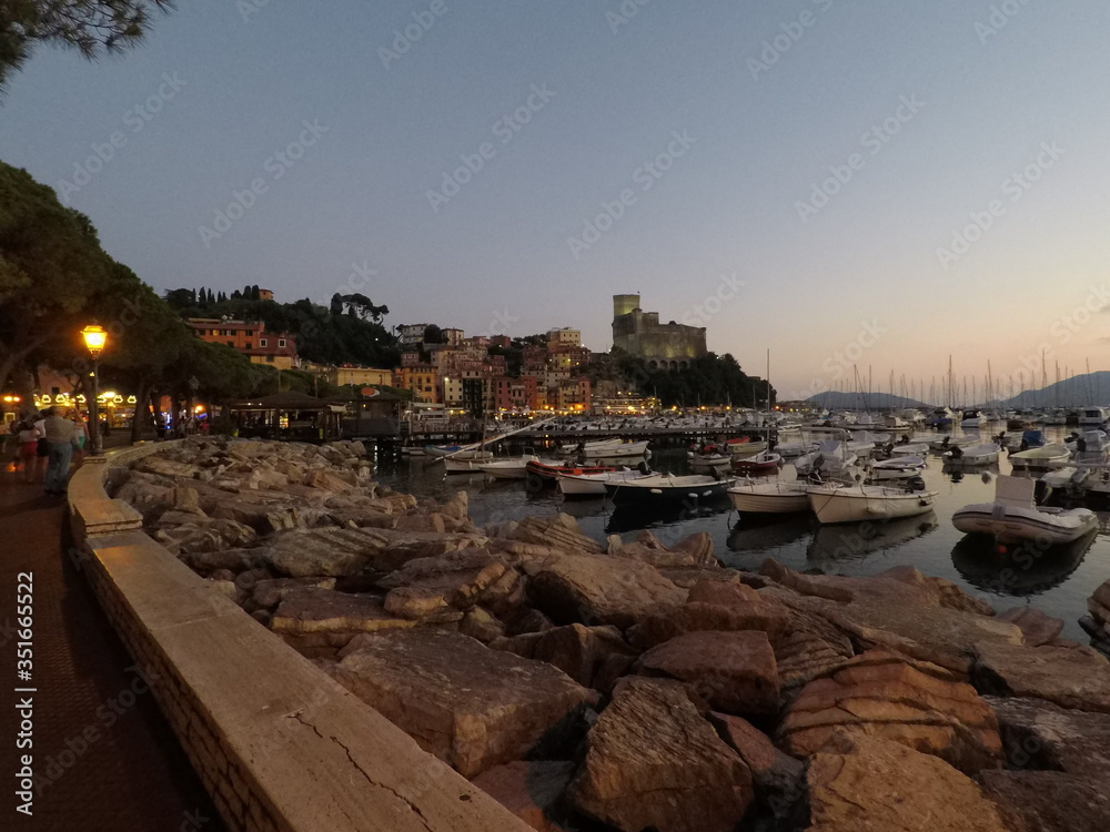 Zachód słońca w porcie - Lerici, Liguria, Włochy