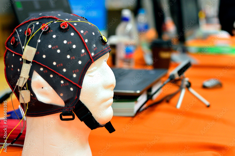 The electroencephalogram (EEG) head cap with flat metal discs