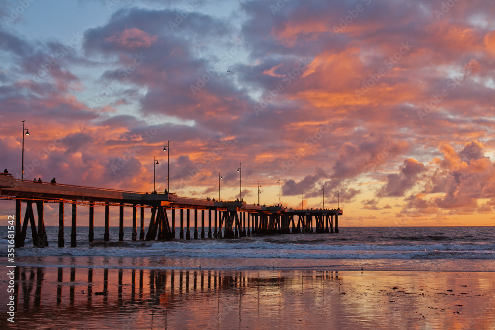 pier against the backdrop of the setting sun in California pier against the backdrop of the setting sun in California