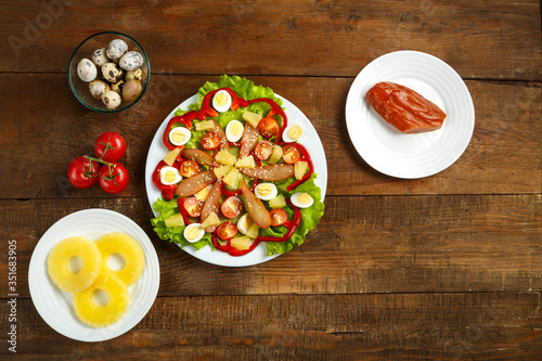 Pan-Asian salad with cherry tomatoes, smoked chicken, pineapple and sesame seeds