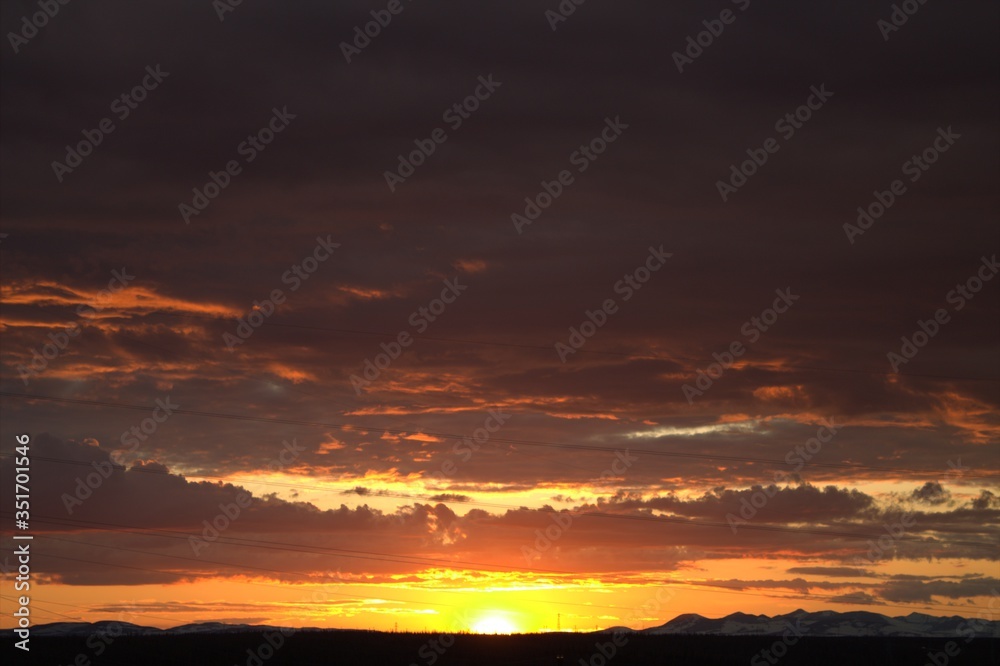 Obraz premium Orange sunset at the beginning of the Polar summer