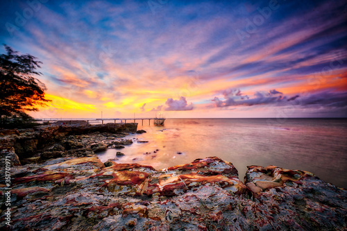 Fotografia Scenic View Of Sea Against Sky At Sunset
