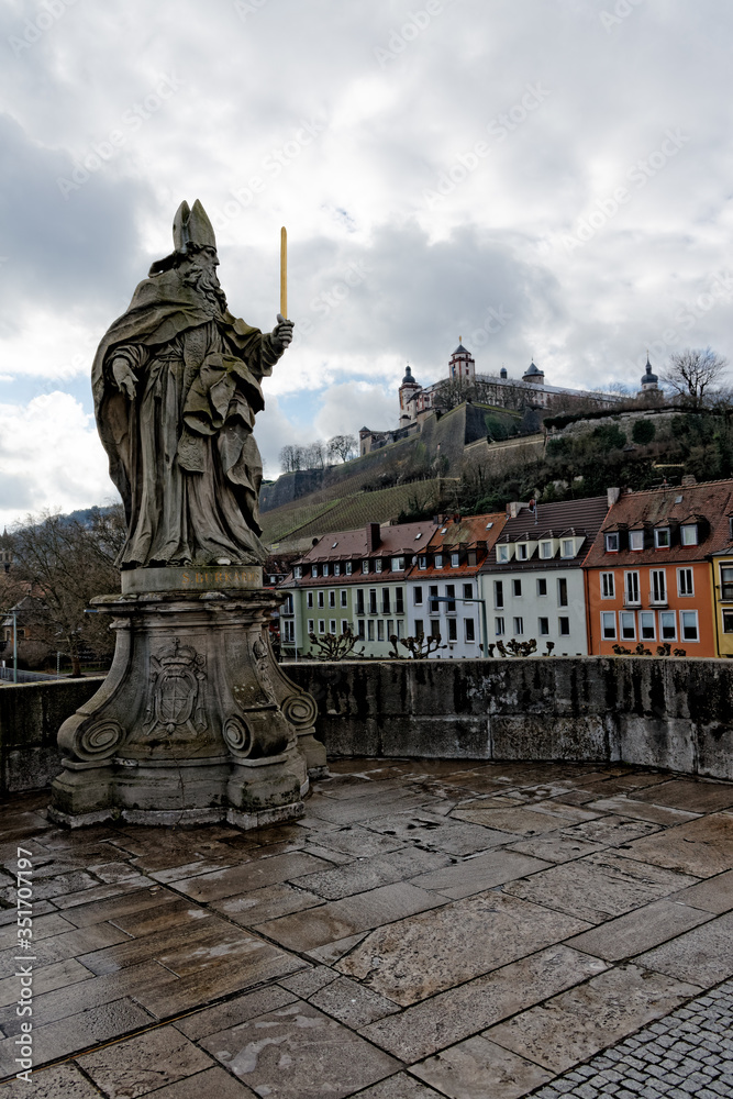 Obraz premium The statue of St. Burkard, Würzburg.